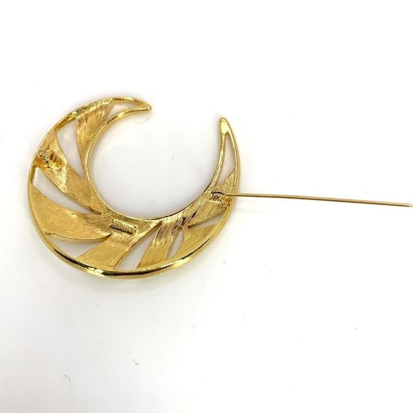Vintage Monet Brooch With Crescent Design In White Enamel & Gold Tone 2.0" - Picture 6 of 8